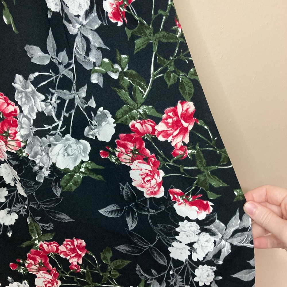 Banana Republic floral skirt - Picture 4 of 9